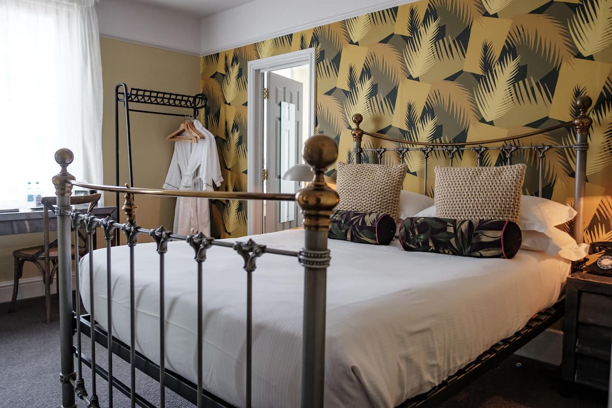 Chambre familiale | Literie de qualitĂ©, rideaux dâobscurcissement, fer et planche Ă repasser
