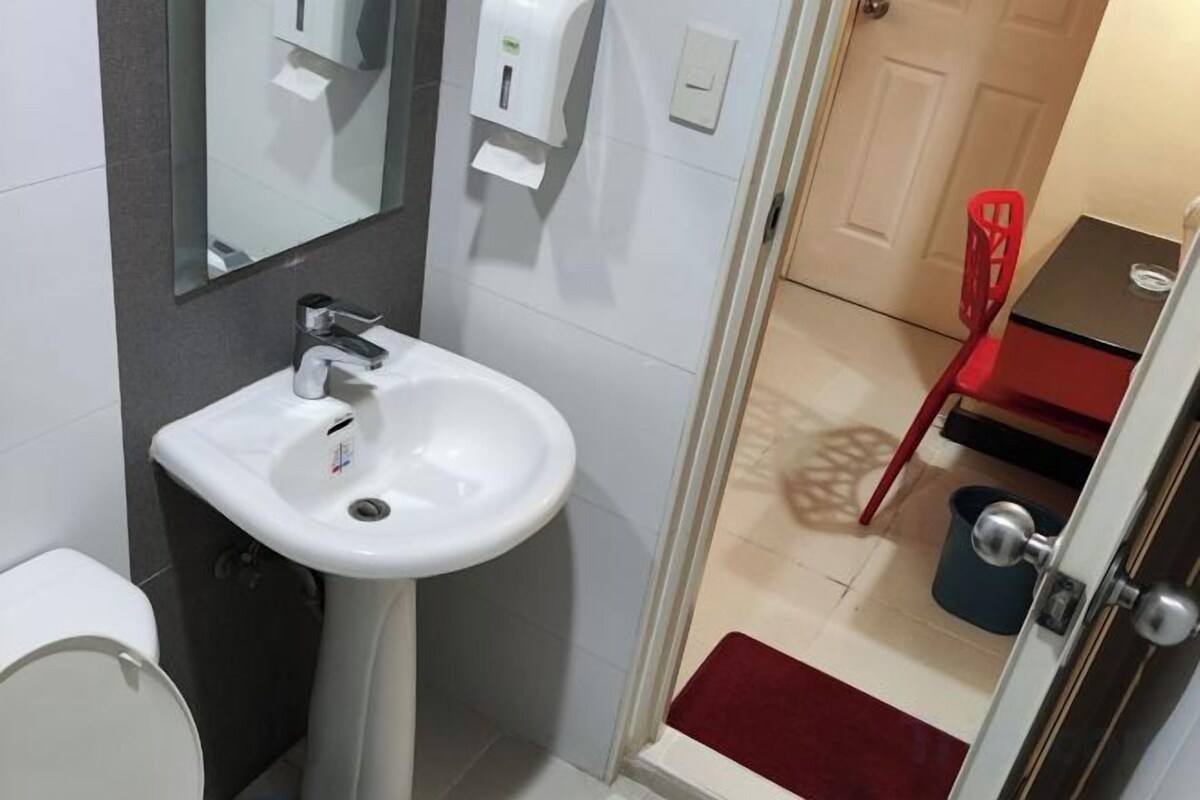 Bathroom | Shower, hair dryer (on request), bidet, towels