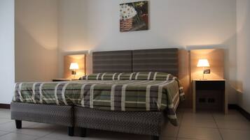 Habitación doble estándar, 1 cama matrimonial | Minibar, escritorio, insonorización y cunas
