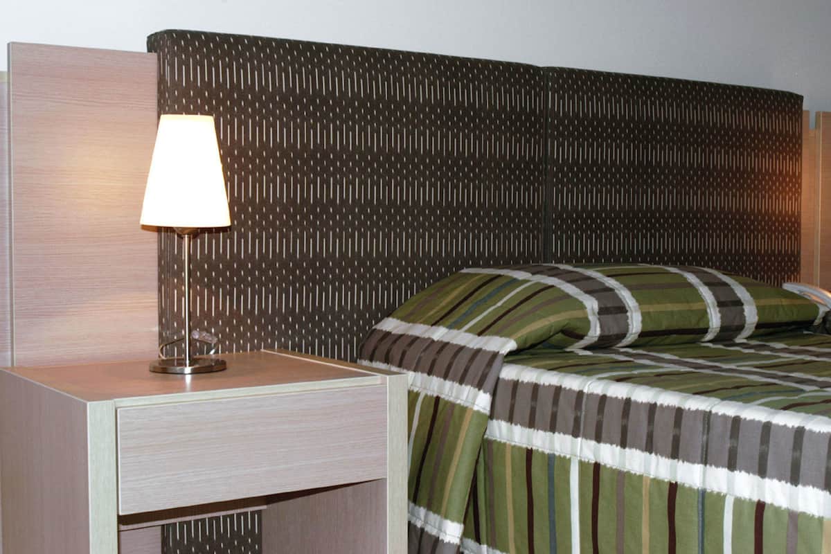 standard double room, 1 double bed | living area | flat-screen tv