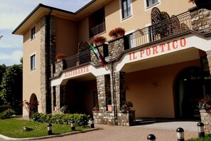 Front of property - Hotel Santo Stefano (Pieve Santo Stefano)