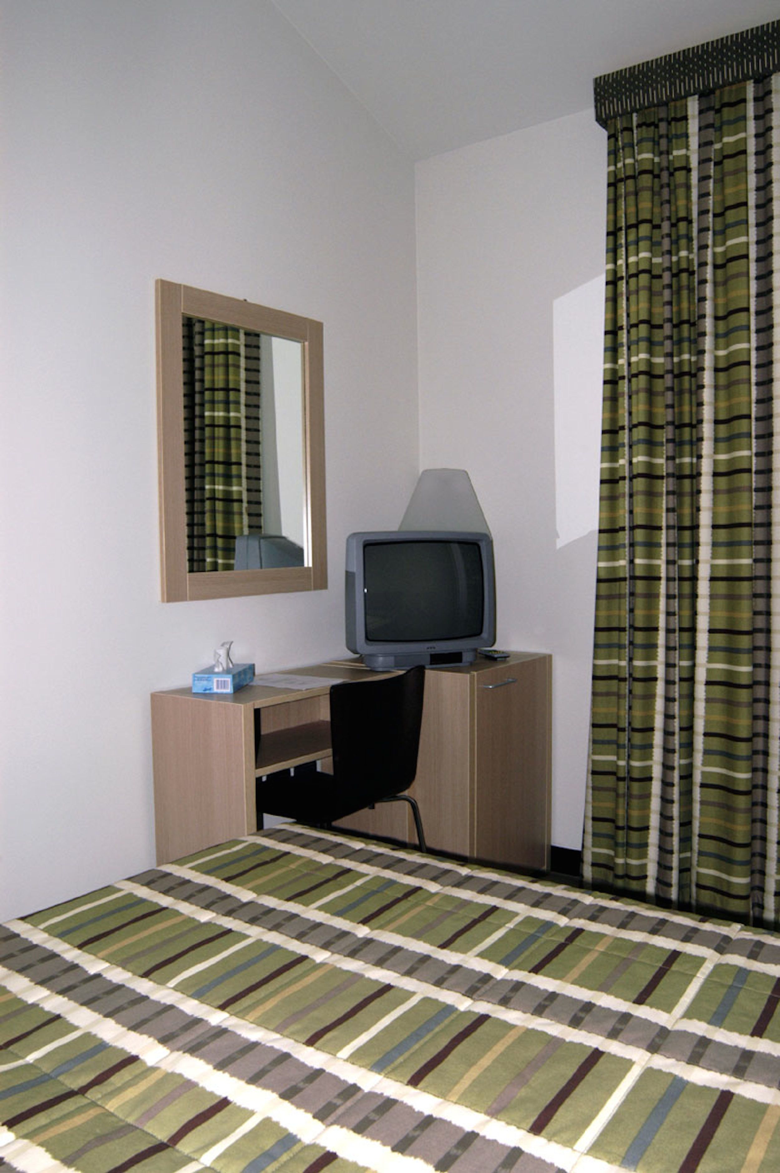 standard double room, 1 double bed | minibar, desk, soundproofing, cots/infant beds