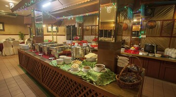 Desayuno buffet diario (MYR 18 por persona)