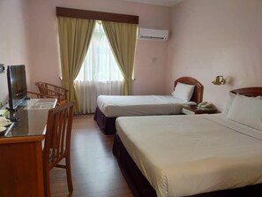 Habitación familiar | Escritorio, tabla de planchar con plancha y wifi gratis 