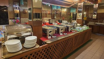 每日供應自助早餐 (每人 MYR18)