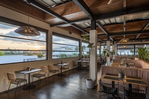 Tägliches Frühstücksbuffet gegen Gebühr