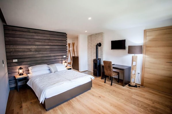 Comfort Double Room, 1 King Bed with Sofa bed, Fireplace | Minibar, in-room safe, desk, soundproofing