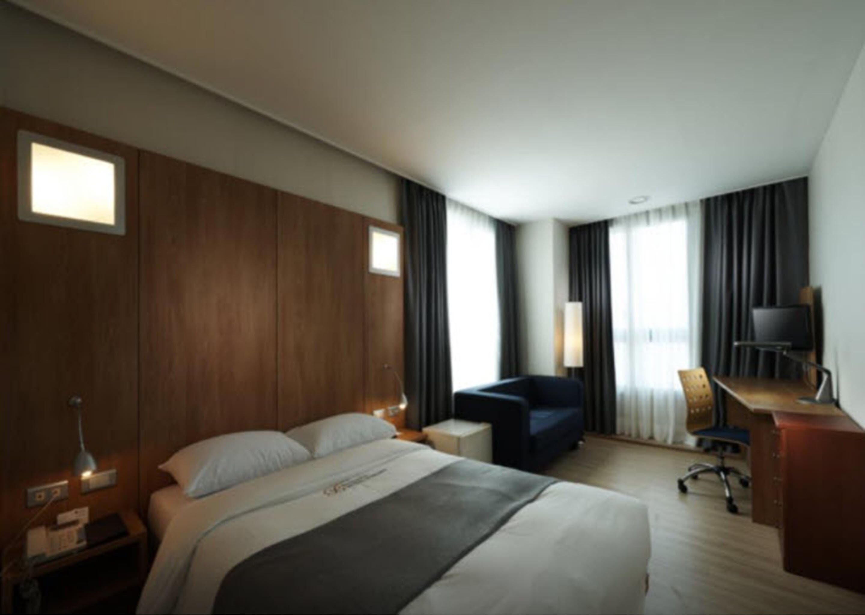 Standard Double Room | Desk, iron/ironing board, rollaway beds, free WiFi