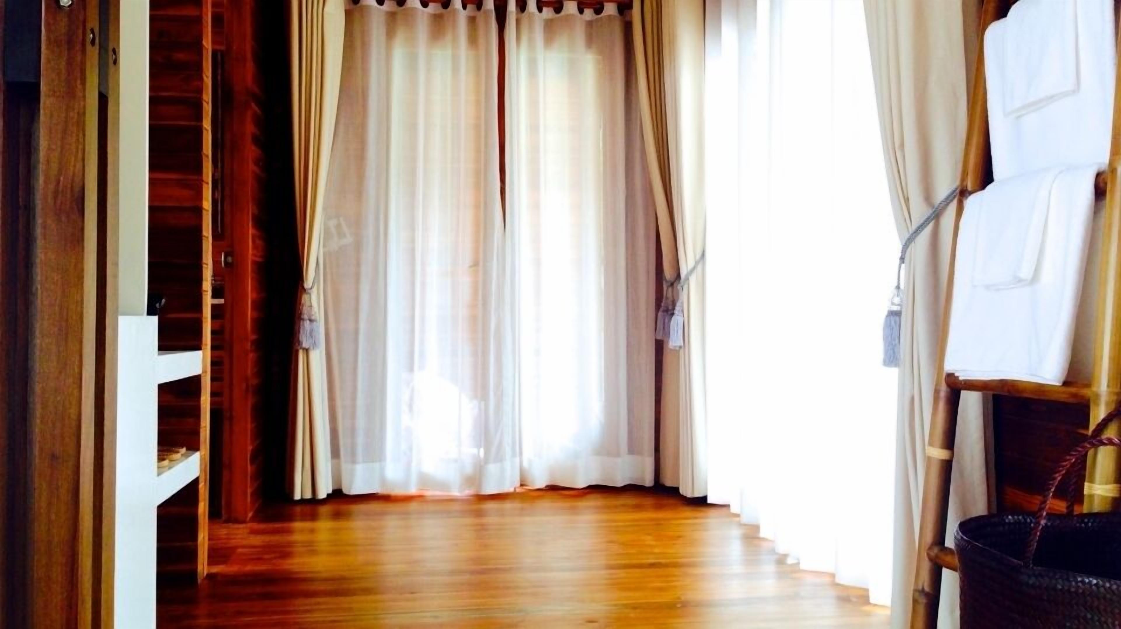 deluxe garden resort | minibar, in-room safe, desk, rollaway beds