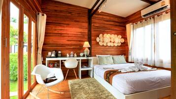 Deluxe Garden Resort | Minibar, in-room safe, desk, rollaway beds