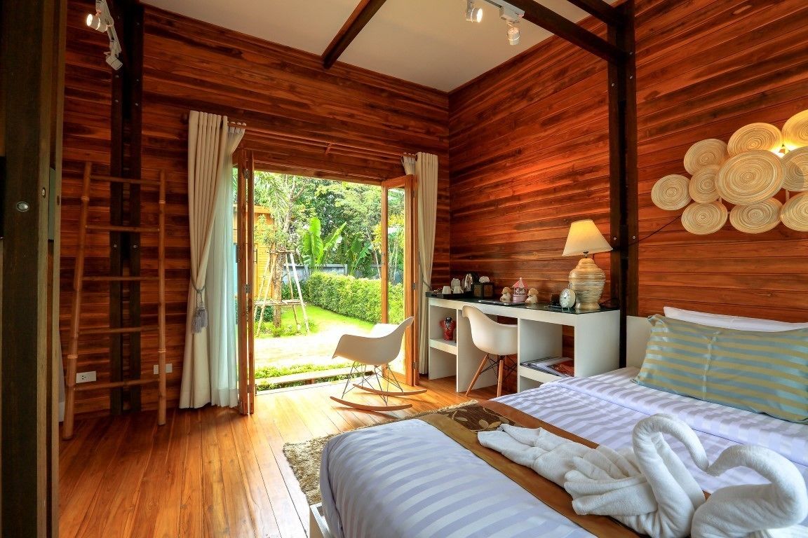 family garden room | minibar, in-room safe, desk, rollaway beds