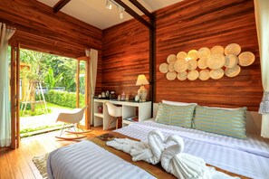 Deluxe Garden Resort | Minibar, in-room safe, desk, rollaway beds