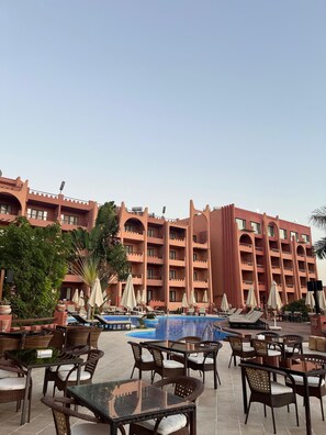 3 restaurants, Thai cuisine