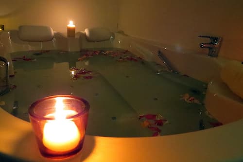 Sauna, Dampfbad, Körperbehandlungen, Aromatherapie, Warmsteinmassagen