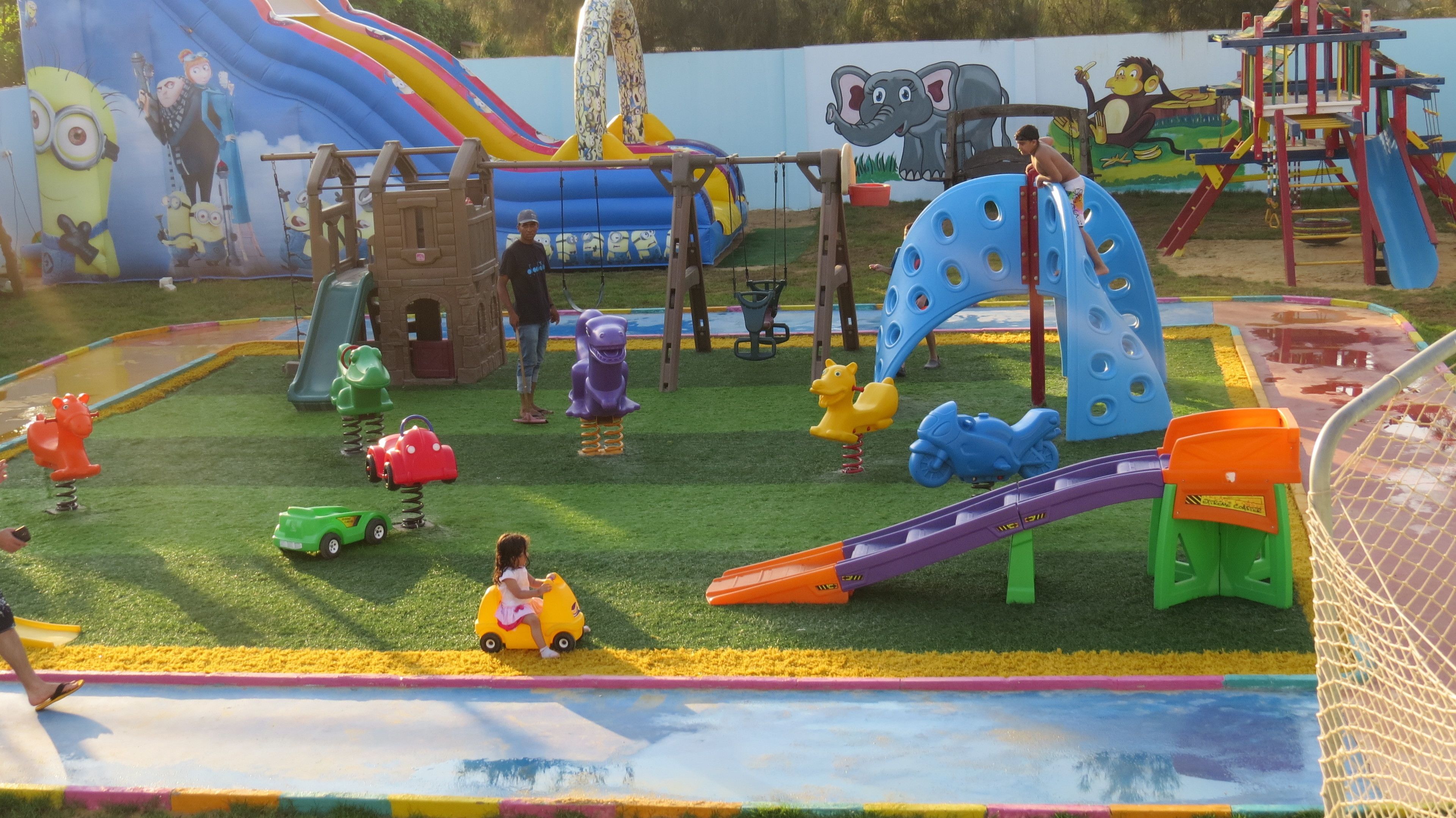 Children’s play area – outdoor