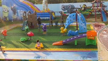 Children’s play area – outdoor