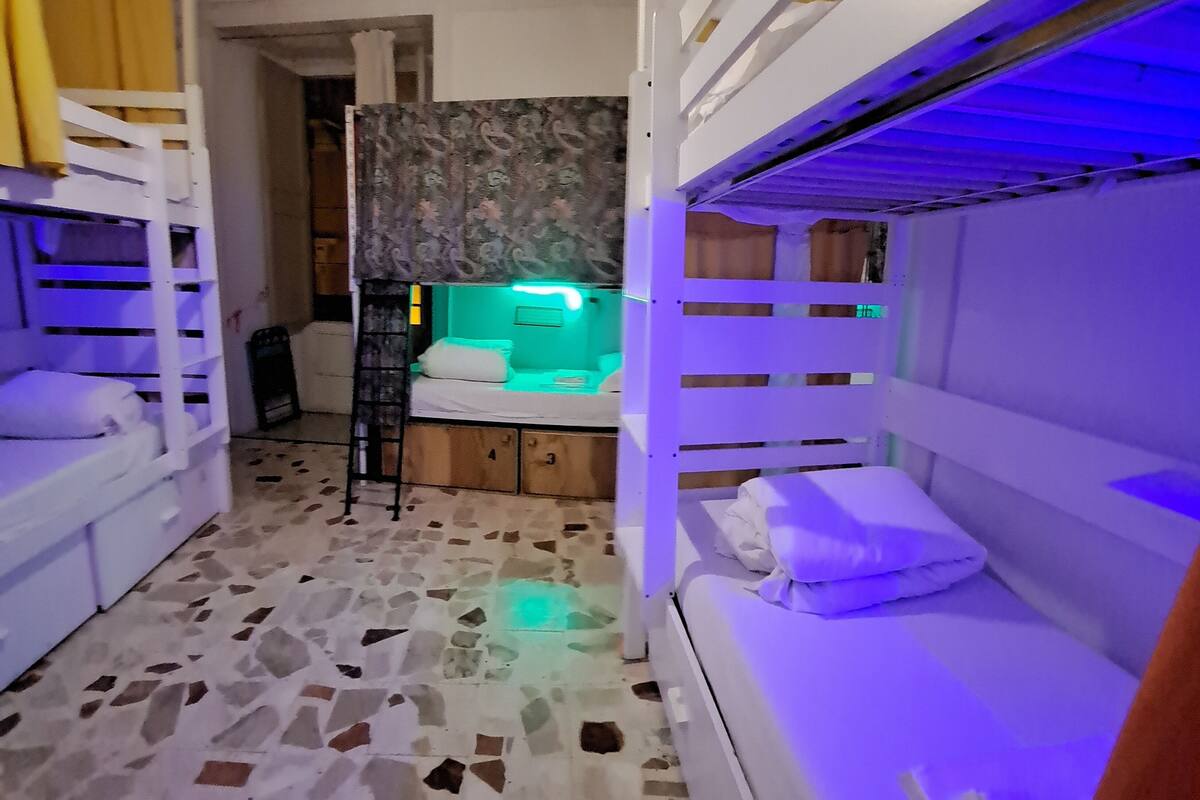 Dormitorio condiviso Comfort, bagno condiviso | 1 chambre, décoration personnalisée, ameublement personnalisé