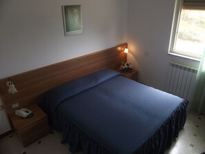 In-room safe, desk, rollaway beds, free WiFi - Mosaici da Battiato Hotel (Piazza Armerina)