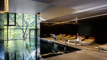 Salas de tratamiento para parejas, sauna y tina de hidromasaje