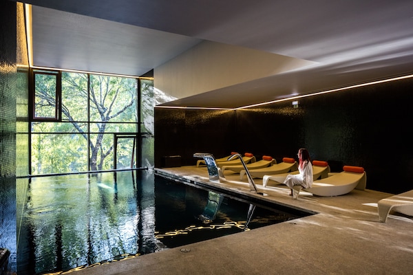 Couples treatment rooms, sauna, hot tub, hot springs, Turkish bath