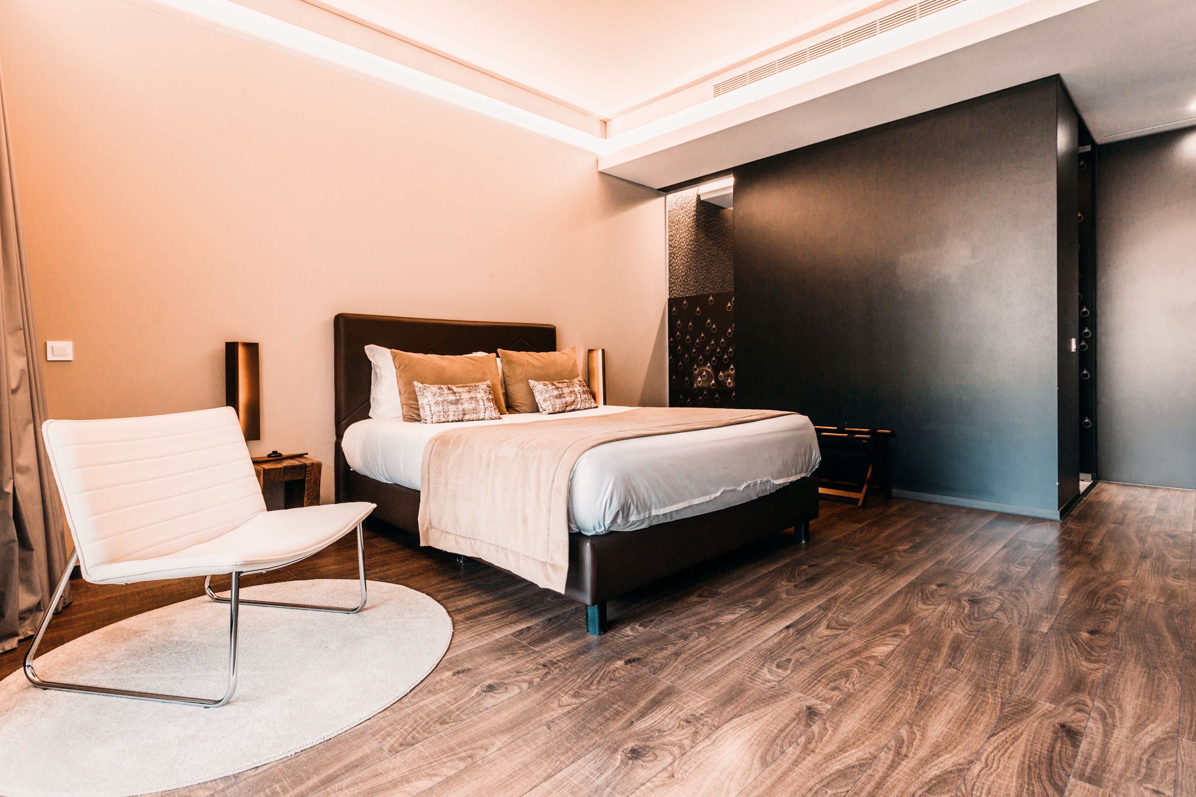 deluxe apartment, 1 bedroom | minibar, in-room safe, desk, soundproofing