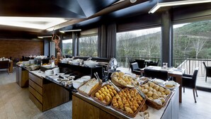 A buffet setup with various food items and a view of the outdoors. - Aqua Village Health Resort & Spa (Oliveira do Hospital)