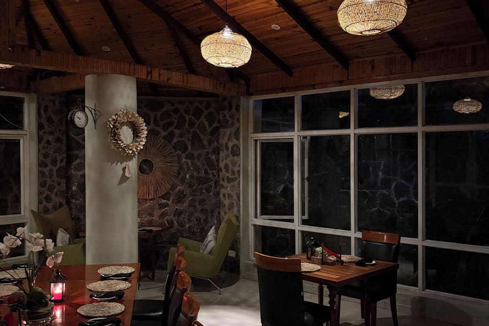 Serendib Suites & Conference Center