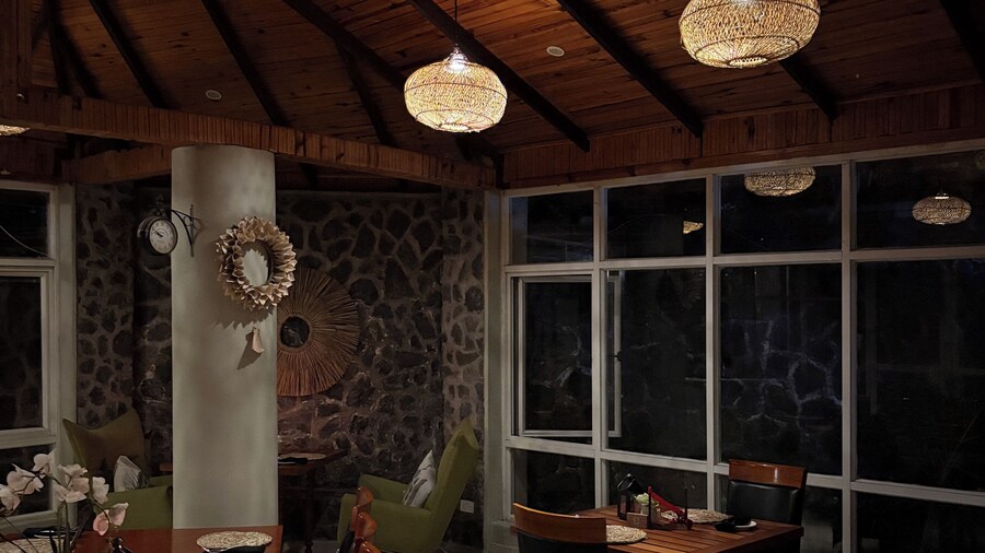 Serendib Suites & Conference Center