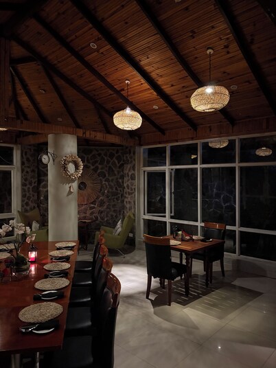 Serendib Suites & Conference Center