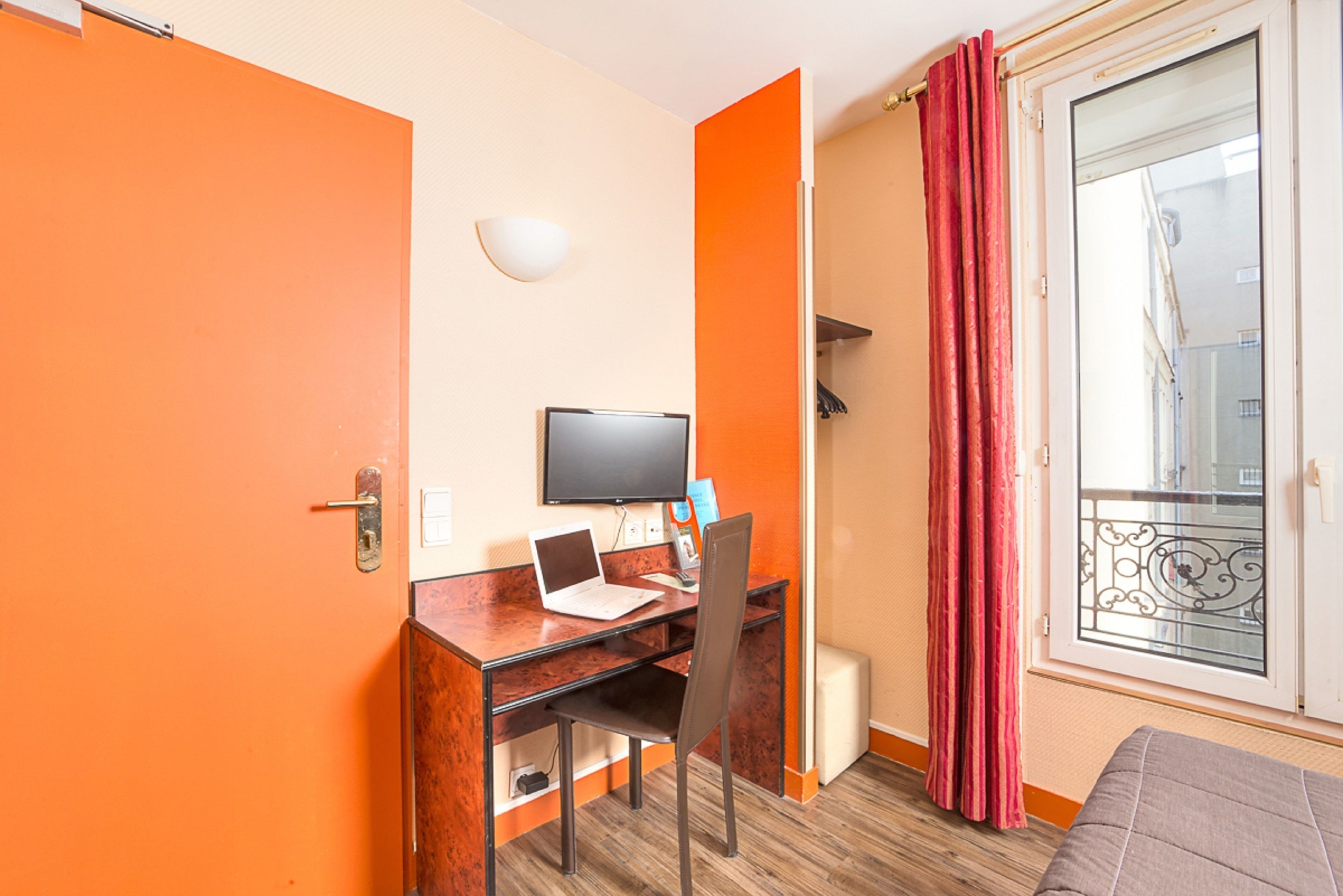 double room | 1 bedroom, desk, iron/ironing board, free wifi