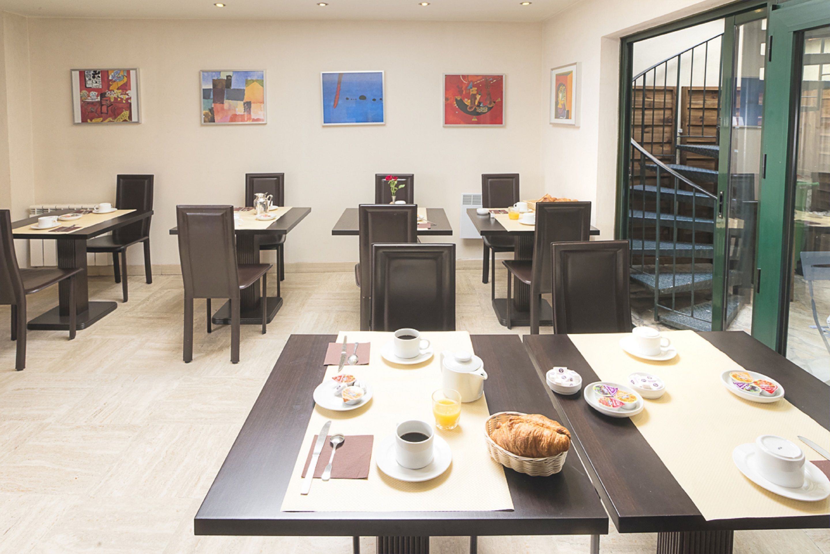 daily continental breakfast (eur 10 per person)