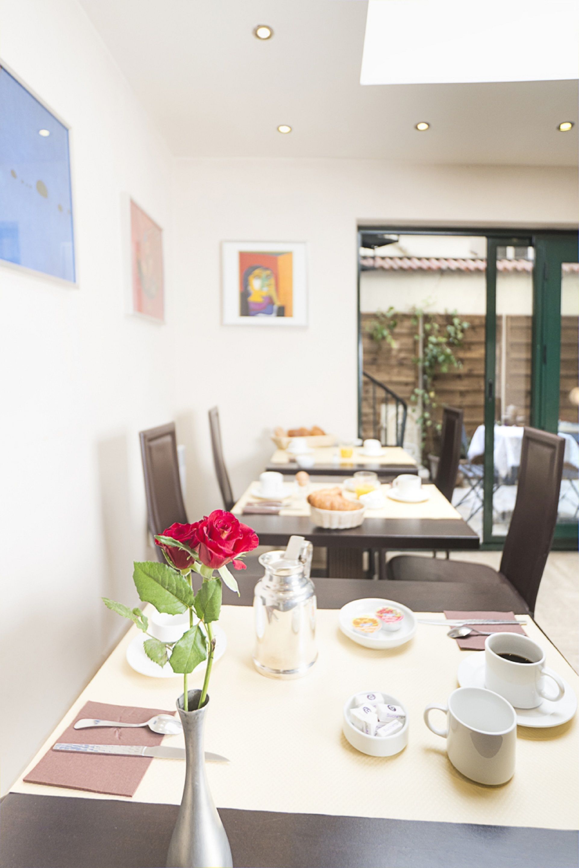 daily continental breakfast (eur 10 per person)