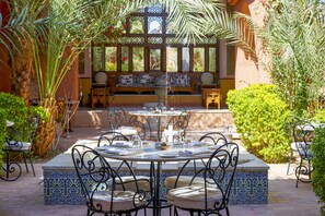 4 restaurants, breakfast served - Al Moudira Hotel (Luxor)