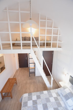 Premium bedding, pillow-top beds, minibar, in-room safe - Rodakas Hotel (Santorini)