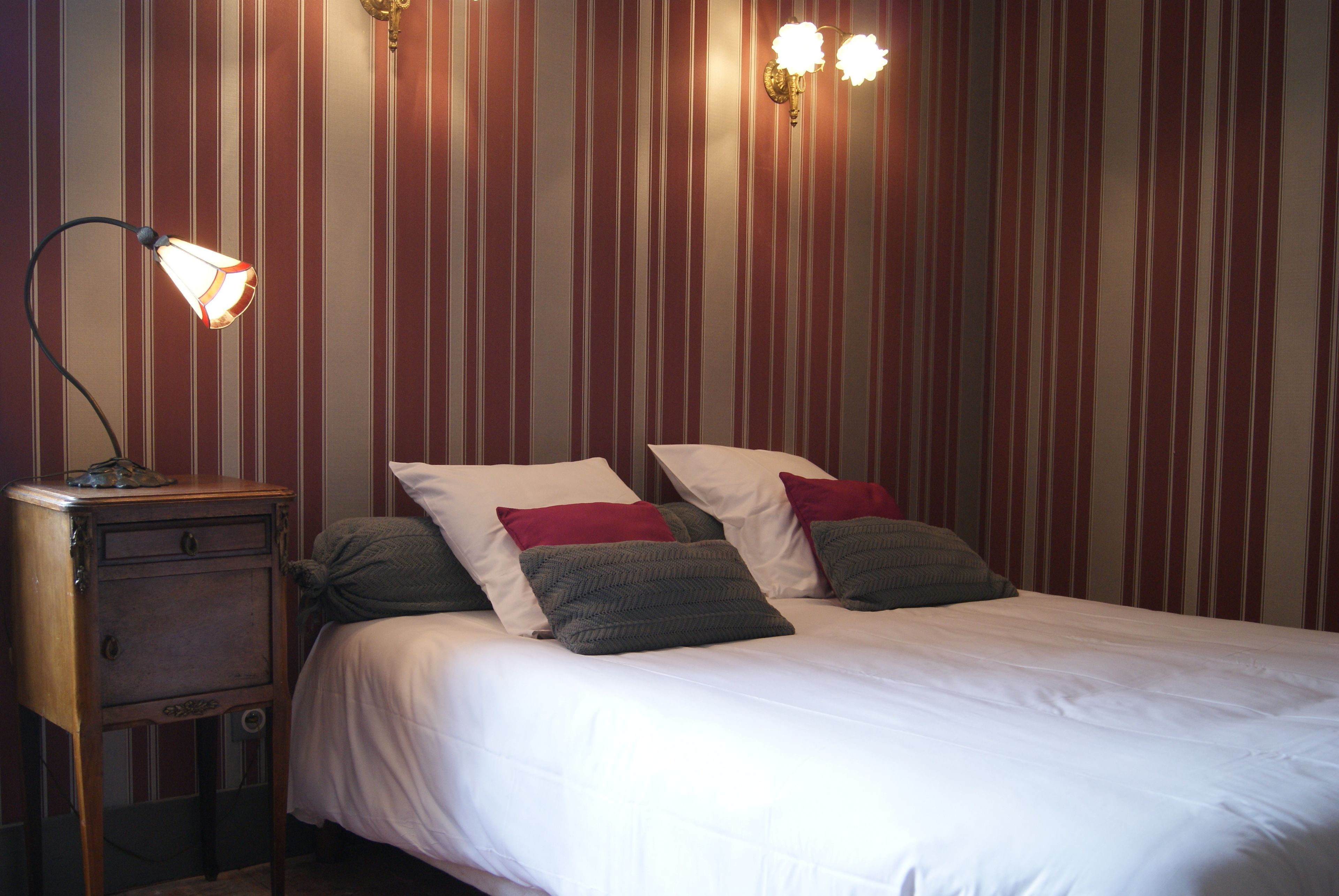 مكتب وأسرّة أطفال/رضّع (مجانًا) وأسرّة قابلة للطي وواي فاي مجانًا