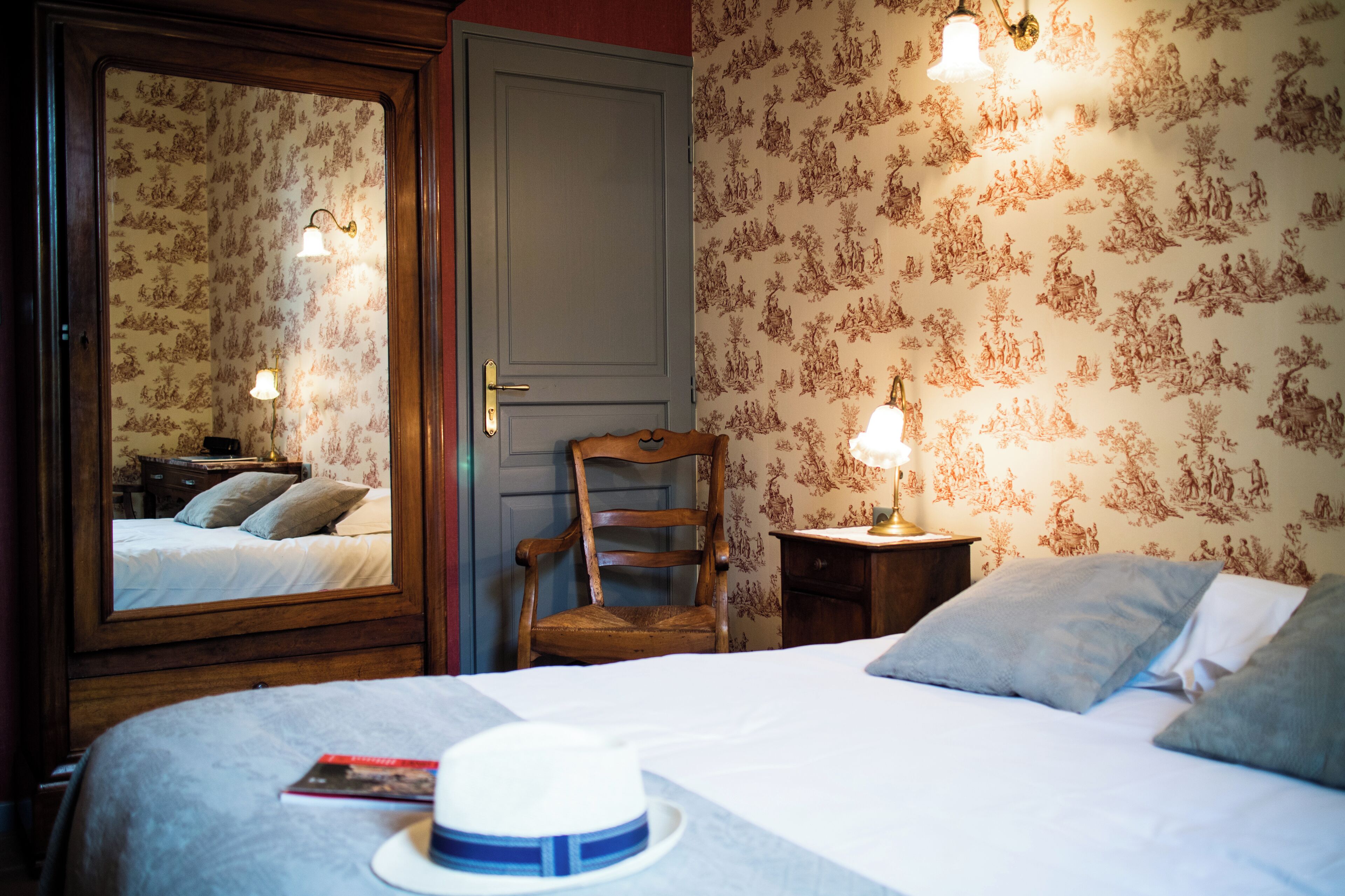 Skrivebord, barnesenger (inkludert) og ekstrasenger (mot et tillegg)