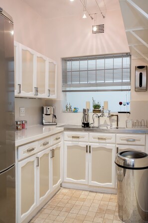 Exclusive Apartment, 1 Bedroom, Mountain View, Beachside | Private kitchen | Full-sized fridge, microwave, stovetop, dishwasher - Caprice Camps Bay (Cape Town)