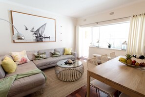 Flat-screen TV - Caprice Camps Bay (Cape Town)