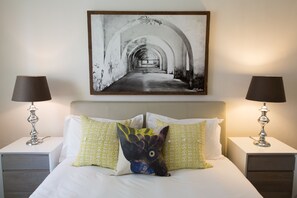 Exclusive Apartment, 1 Bedroom, Mountain View, Beachside | 1 bedroom, premium bedding, in-room safe, iron/ironing board - Caprice Camps Bay (Cape Town)