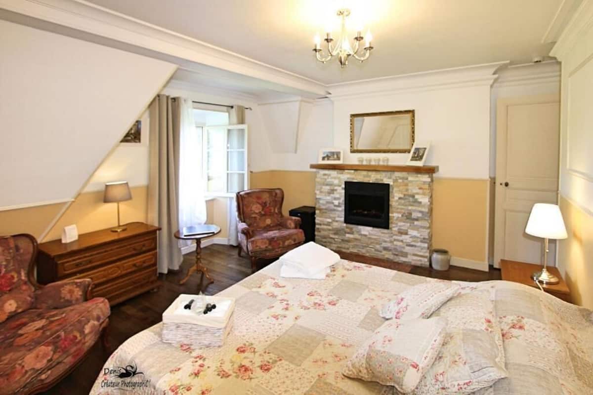 Superior Room | 1 bedroom, in-room safe, desk, rollaway beds