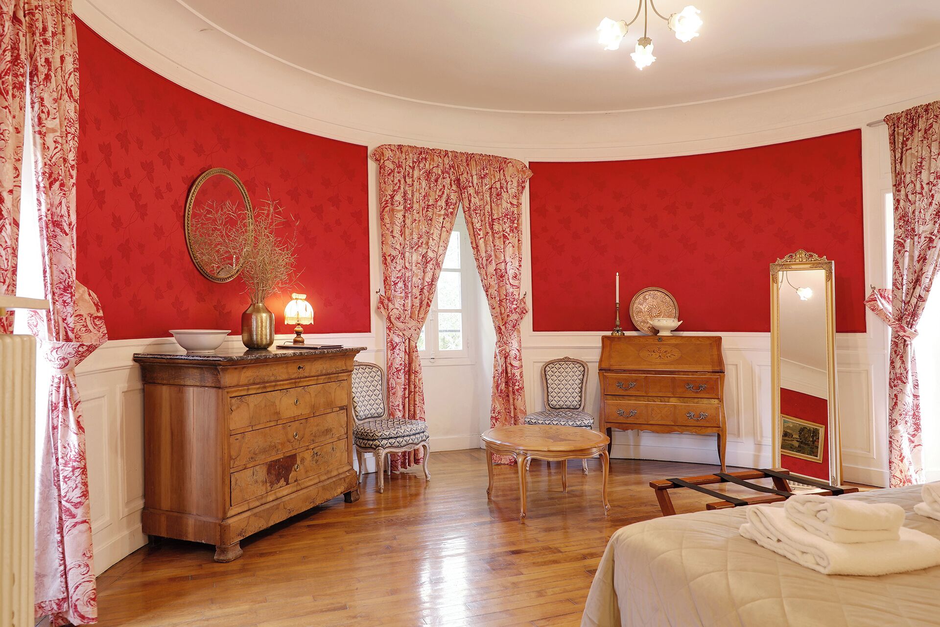 Deluxe-rum | Värdeförvaringsskåp på rummet, skrivbord, extrasängar och gratis wi-fi