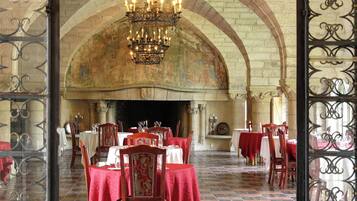 Déjeuner et dîner servis sur place