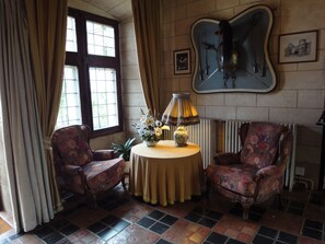 Living area - Hattonchatel Château & Restaurant La Table du Château (Vigneulles-les-Hattonchatel)