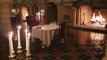 Déjeuner et dßner servis sur place, spécialités Cuisine française