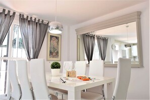 Family House, 4 Bedrooms | Living area | 35-inch TV with digital channels - Serinamar - Los Naranjos de Marbella (Marbella)