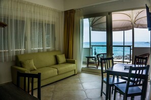 تلفزيون بشاشة مسطحة