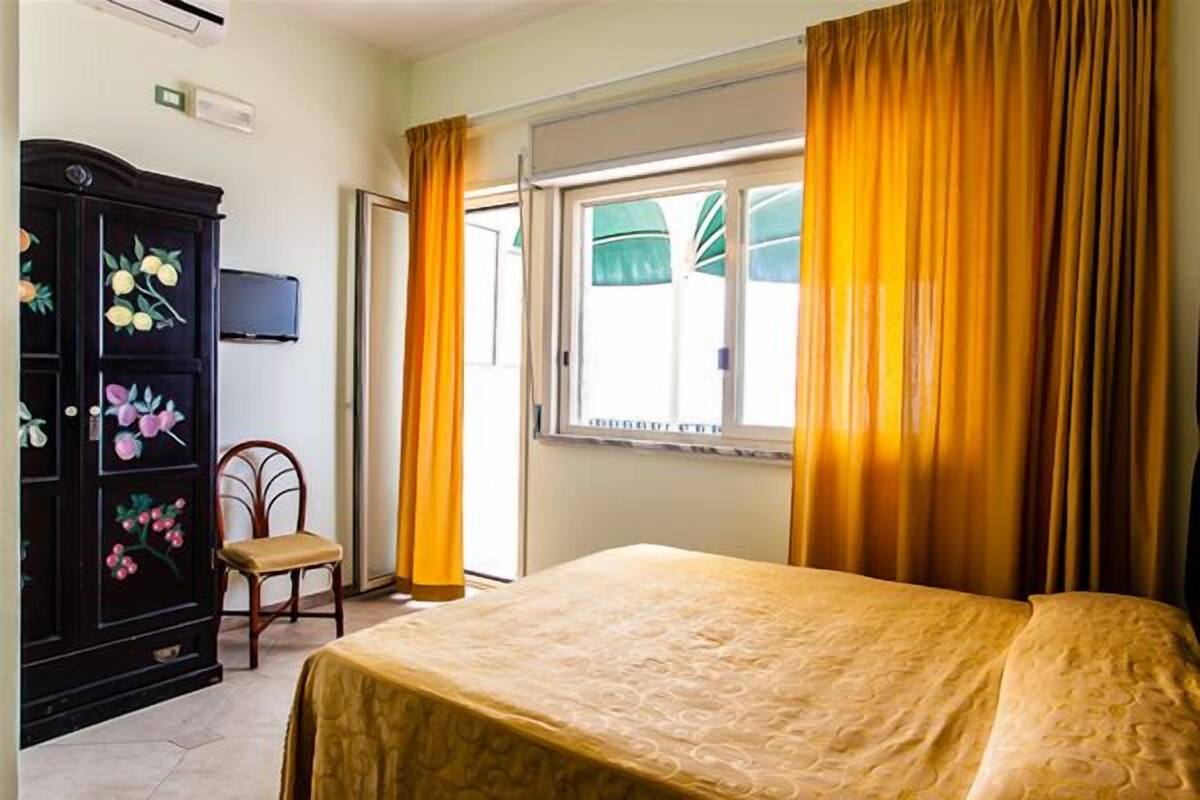 In-room safe, desk, cots/infant beds, free WiFi