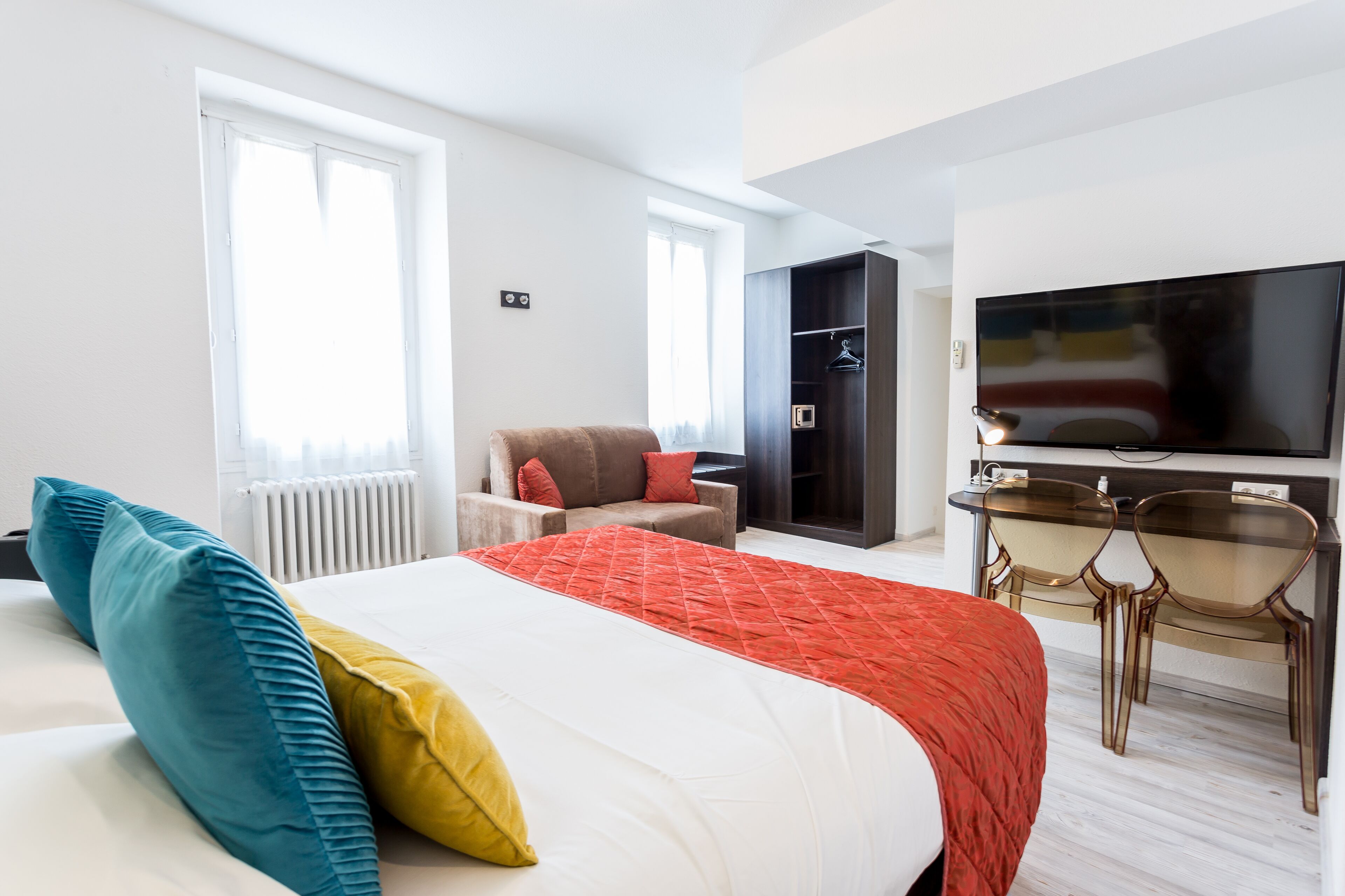 superior double room | in-room safe, desk, soundproofing, free wifi