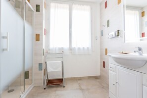 Superior Double Room | Bathroom