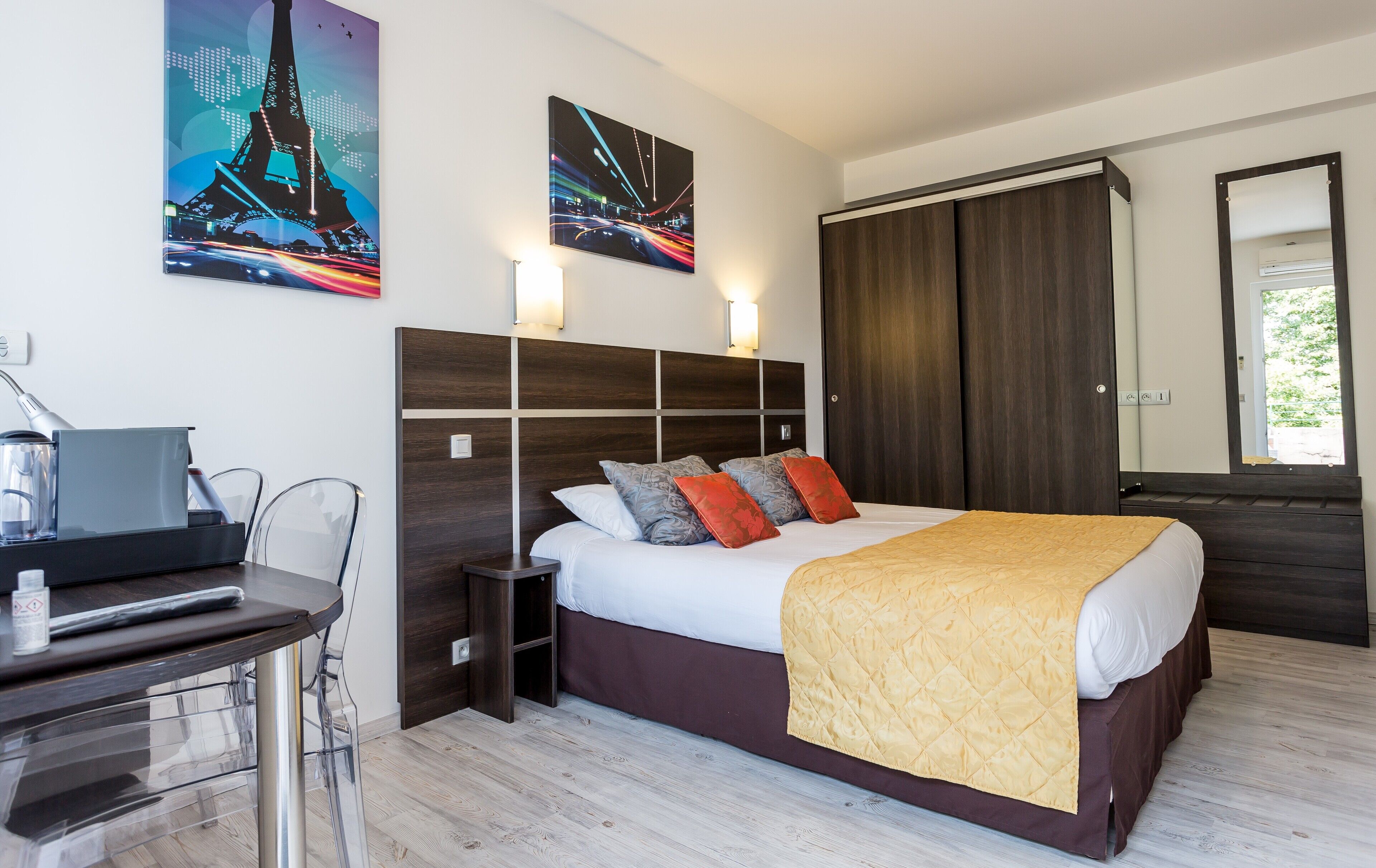 superior double room | in-room safe, desk, soundproofing, free wifi